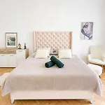 Stylish In The Heart Of Apartment