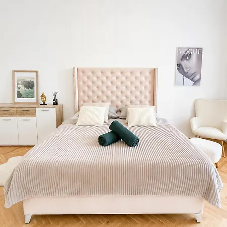 Stylish In The Heart Of Appartement
