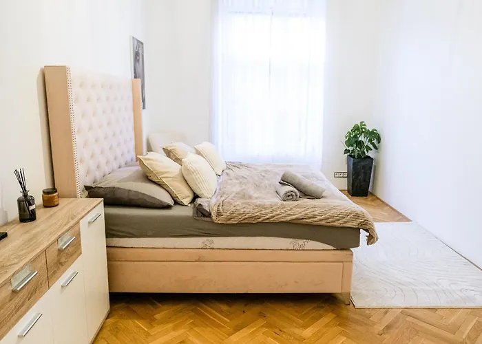 Stylish In The Heart Of * Praag